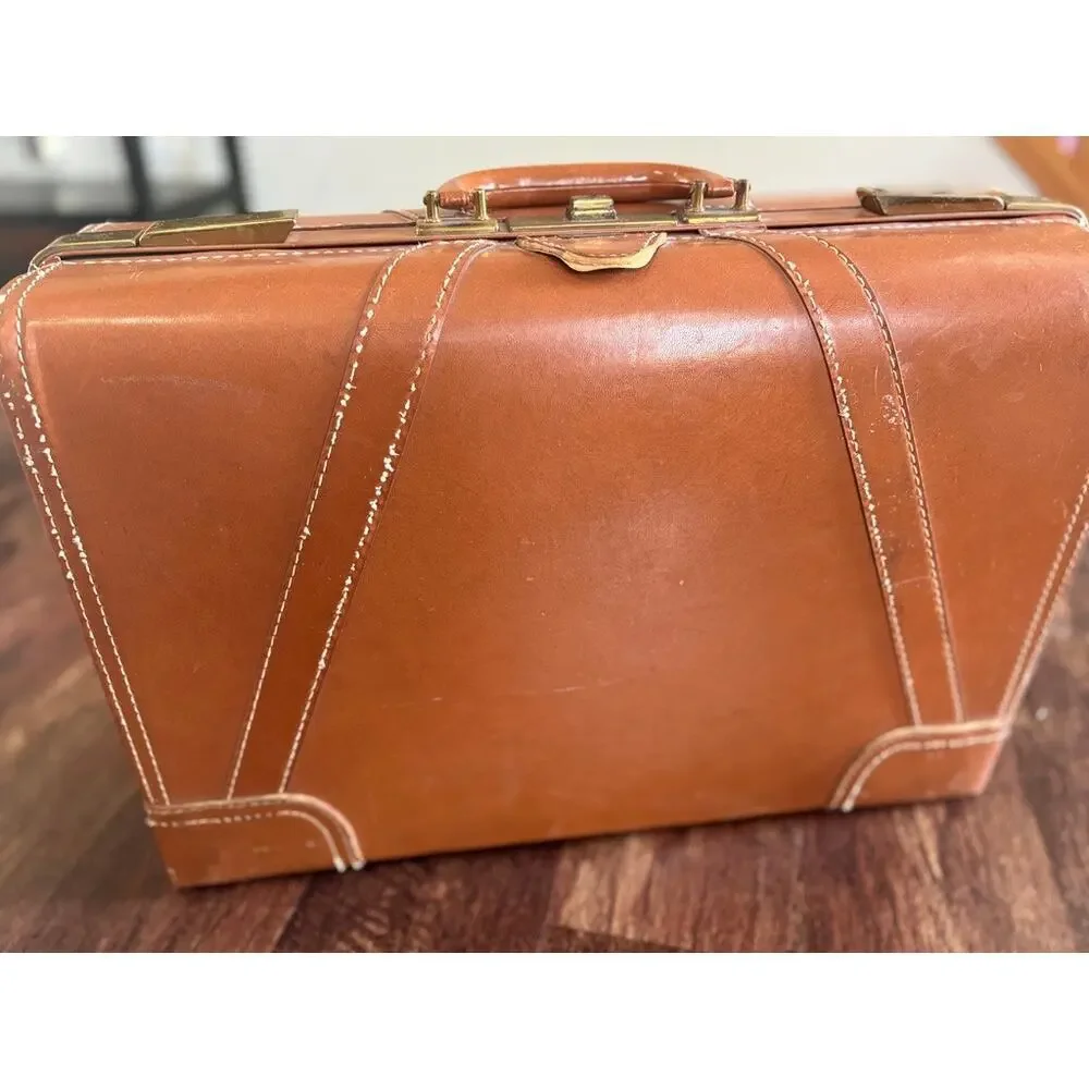 Vintage 1950s Towncraft Tan Leather Suitcase Train Case Linen Lined Brass Clasps